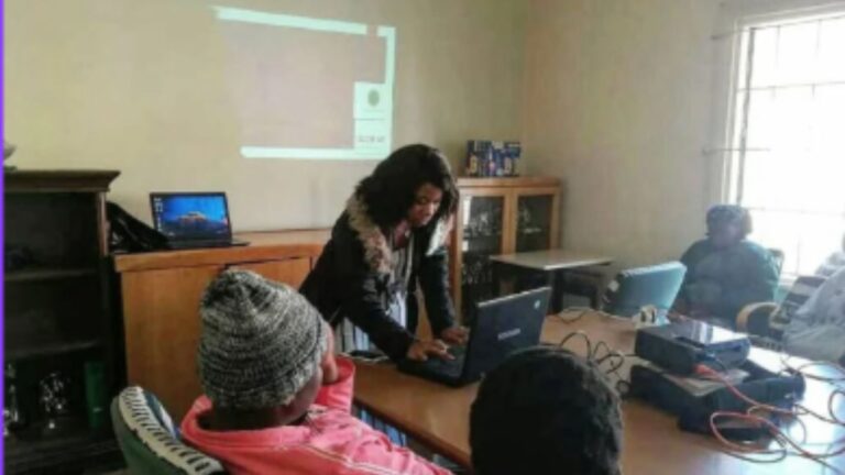 Green Gradient Modern Business Model Canvas Presentation (2)