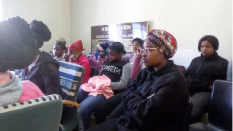 Green Gradient Modern Business Model Canvas Presentation (3)