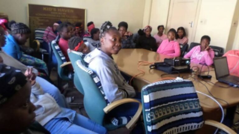 Green Gradient Modern Business Model Canvas Presentation (4)